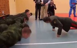 Tướng Nga chống đẩy thi với lính trẻ, đoán xem ai sẽ thắng?