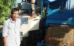 Chế tạo máy cuộn rơm, nông dân biến gốc rạ thành tiền