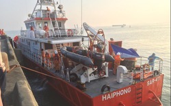 Xuyên đêm cứu 10 ngư dân đánh bắt hải sản gặp nạn trên biển