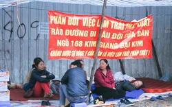  Dân ngõ 168 Kim Giang ra đường ăn ngủ để đòi lại lối đi bị bịt