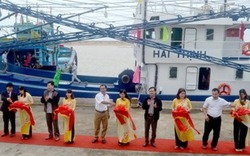  Bàn giao tàu đánh cá vỏ thép từ nguồn vốn Agribank cho ngư dân Phú Yên 