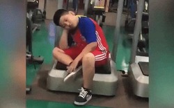 Đang buồn ngủ mà phụ huynh lại "đẩy" đi tập gym