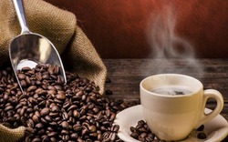 Tồn kho giảm đẩy giá cà phê tăng, hồ tiêu ngắt đà lao dốc