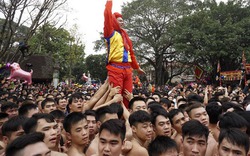 Đầu xuân Mậu Tuất, hàng vạn người nô nức trẩy hội rước pháo khổng lồ tại Lễ hội Đồng Kỵ