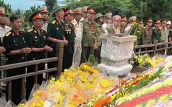 Bàn giao công tác quản lý, bảo vệ mộ Đại tướng Võ Nguyên Giáp