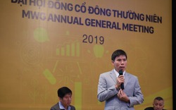 Chiếc điện thoại cũ kỹ của ông Nguyễn Đức Tài và áp lực lợi nhuận 3.571 tỷ của Thế giới di động