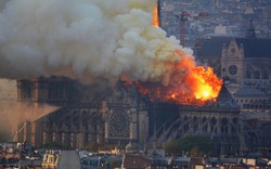 Cháy lớn tại nhà thờ Đức Bà Paris, vì sao Pháp không dùng máy bay dập lửa?