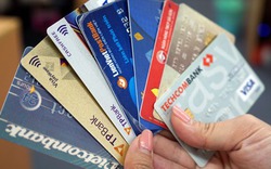 4.000 tỷ chuyển thẻ từ sang thẻ chip: Khách hàng hay ngân hàng gánh chi phí?