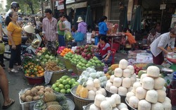 Thị trường rau xanh, trái cây tăng giá 'chóng mặt' dịp lễ Vu lan