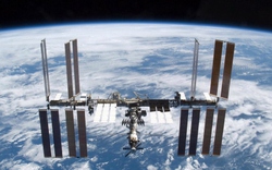 Phi đoàn ISS đón năm mới 16 lần
