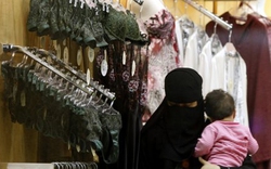 Ả-rập Xê-út: Chỉ phụ nữ mới được bán… đồ lót