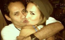 Chồng cũ Jennifer Lopez ngây ngất bên cô bồ sexy