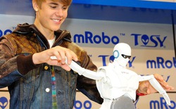 Justin Bieber giới thiệu robot Việt Nam tại Mỹ