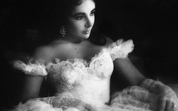 Công bố loạt ảnh quý hiếm của Elizabeth Taylor