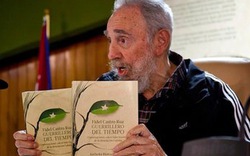 Lãnh tụ Fidel Castro ra mắt hồi ký