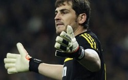 Casillas san bằng kỷ lục thi đấu cho Real