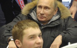 Mặc clip giả, Putin ung dung chơi xe trượt tuyết