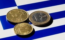 Eurozone thông qua gói cứu trợ khổng lồ cho Hy Lạp