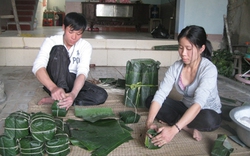 Về làng bánh chưng: Sau Tết vẫn nhộn nhịp