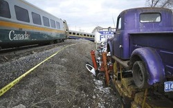 Tàu hỏa bị trật đường ray, 3 người tử nạn