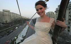 Váy cưới có đuôi dài gần 3 km trải dọc đại lộ