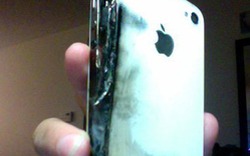 Thất kinh iPhone 4 phát nổ, bốc khói hôi xì