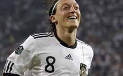 Ozil tin Đức sẽ vô địch Euro 2012