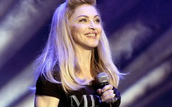 Quần ngắn cũn cỡn, Madonna lộ vòng 3 chảy xệ