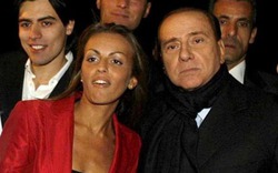 Berlusconi tốn tiền ly dị: Giá đắt “mua tự do”