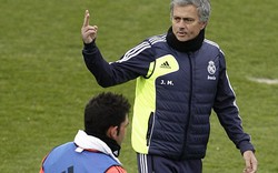 Dự khán derby nước Anh, Mourinho tính kế đối phó Quỷ đỏ