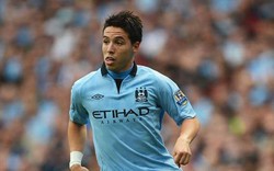 CĐV Arsenal lăng mạ Nasri và Chamakh