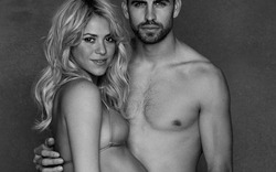 Shakira mặc bikini bé xíu, khoe bụng bầu tròn xoe