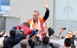 Clip: Sneijder phát hoảng vì fan cuồng Galatasaray