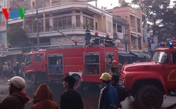 Cháy lớn giữa thành phố, 6 cửa hàng bị thiêu rụi