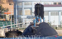 Độc quyền: Tàu ngầm Kilo rời Cam Ranh, uy mãnh tiến ra biển Đông 