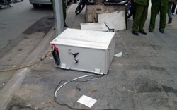 ATM bị phá tung, két sắt  bị quăng ra giữa vỉa hè Hà Nội