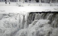 Nước Mỹ tê cứng, thác Niagara cũng hóa băng