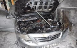 Hà Nội: Xế hộp bốc cháy dữ dội khi đỗ trong nhà