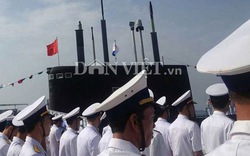 Chùm ảnh: Nắng rực rỡ trong lễ thượng cờ hoành tráng trên tàu ngầm Kilo Hà Nội 
