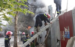 Toàn cảnh 360 độ vụ cháy nhà kho ở Hồng Hà
