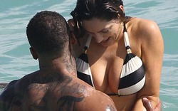 Kelly Brook khoe ngực &#34;khủng&#34; bên tình mới lực lưỡng