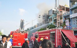 Đà Nẵng: Cửa hàng 4 tầng ngập trong lửa, tài sản cháy rụi