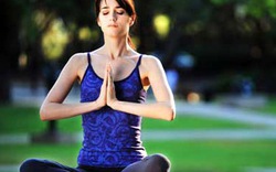 Hai bài tập yoga giúp bạn từ bỏ cặp kính cận