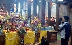 Bức xúc tượng kiểu Đài Loan che hết tượng cổ trong chùa ở Hà Nội