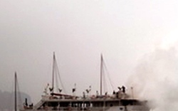 Tàu du lịch bị cháy đã chìm xuống Vịnh Hạ Long