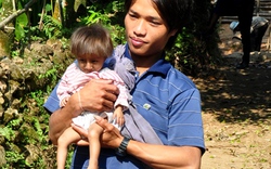 Kỳ lạ bé trai 5 tuổi chỉ nặng 3kg ở Quảng Ngãi