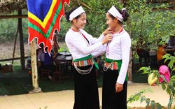 Thắm duyên trang phục Mường