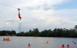 Chơi trò đu dây nhảy sông, nữ khách chết thảm