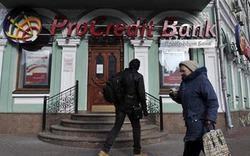 Kinh tế Ukraine nguy ngập trong tay hai chủ nợ