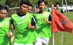 U19 Việt Nam thích thú tập luyện trên sân Arsenal